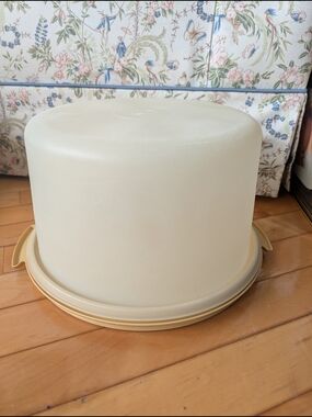 Vtg Tupperware Cake Carrier